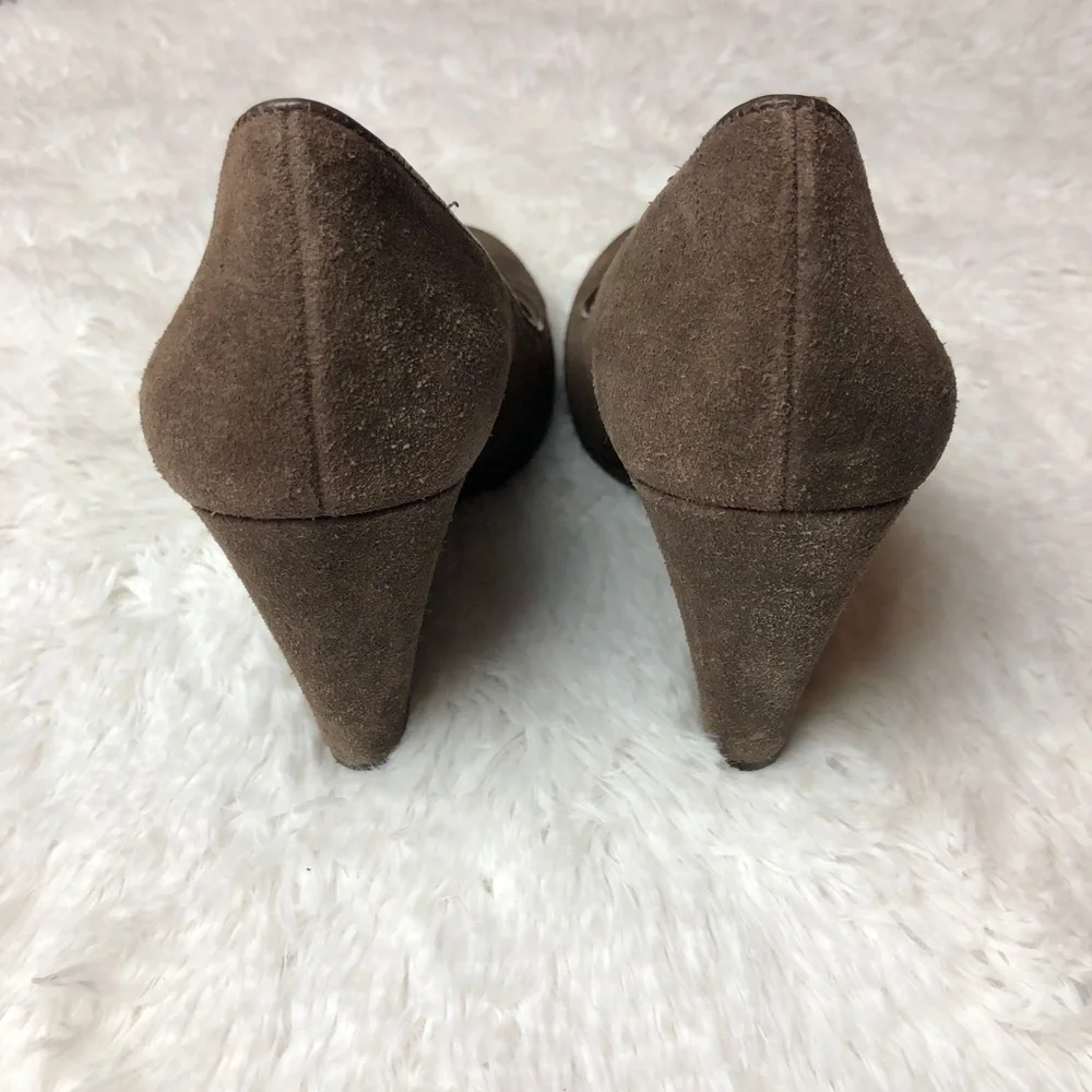 KATE SPADE Size 8 Brown Suede Wedges. EUC.